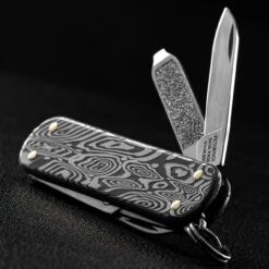 Victorinox Classic SD Brilliant Damascus 13 Victorinox Classic SD Brilliant Damascus -Knives Shop BMC 0622134.7 65649.1671206029.1280.1280 83525.1671207008