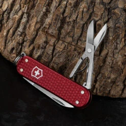 Victorinox Classic Precious Alox 19 Victorinox Classic Precious Alox -Knives Shop BMC 06221401G.5 69122.1648563199