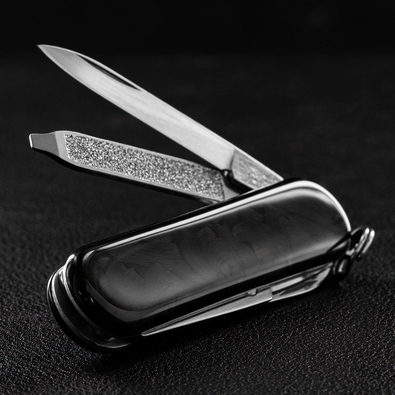 Victorinox Classic SD Brilliant Carbon 1 Victorinox Classic SD Brilliant Carbon