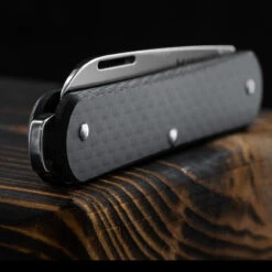 Fox Vulpis 1 Carbon Fibre Penknife 7 Fox Vulpis 1 Carbon Fibre Penknife -Knives Shop FOX FX VP130CFdet2 02481.1686577598